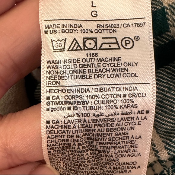 Old Navy The Boyfriend Shirt Womens Size L Green White Plaid Flannel Cozy Layer - Picture 8 of 10